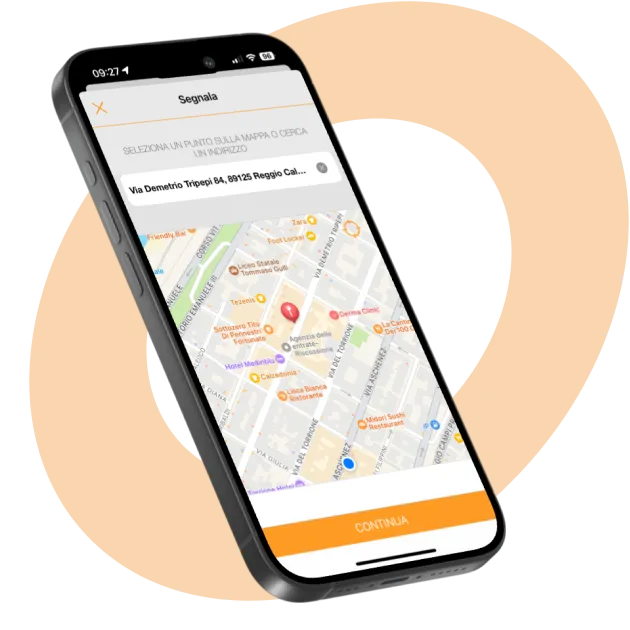 Smartphone con schermata di ePart, piattaforma innovativa per il governo partecipato.